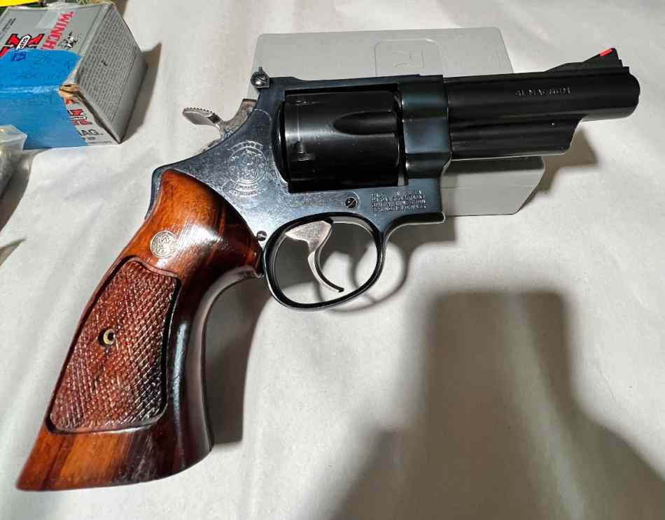 Smith &amp; Wesson 41 magnum.