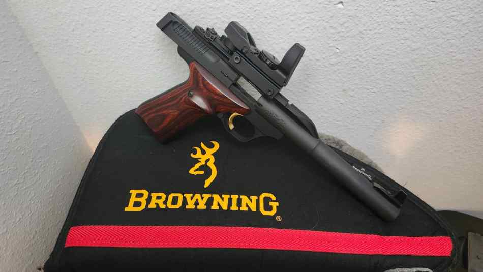 Browning .22 BuckMark Hunter w BuckMarkReflex sigh